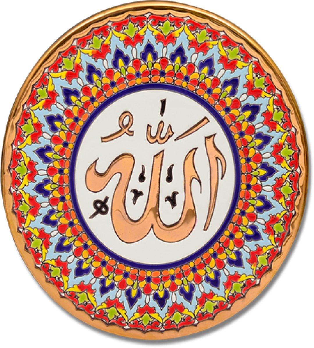 plato de cerámica con letras árabes